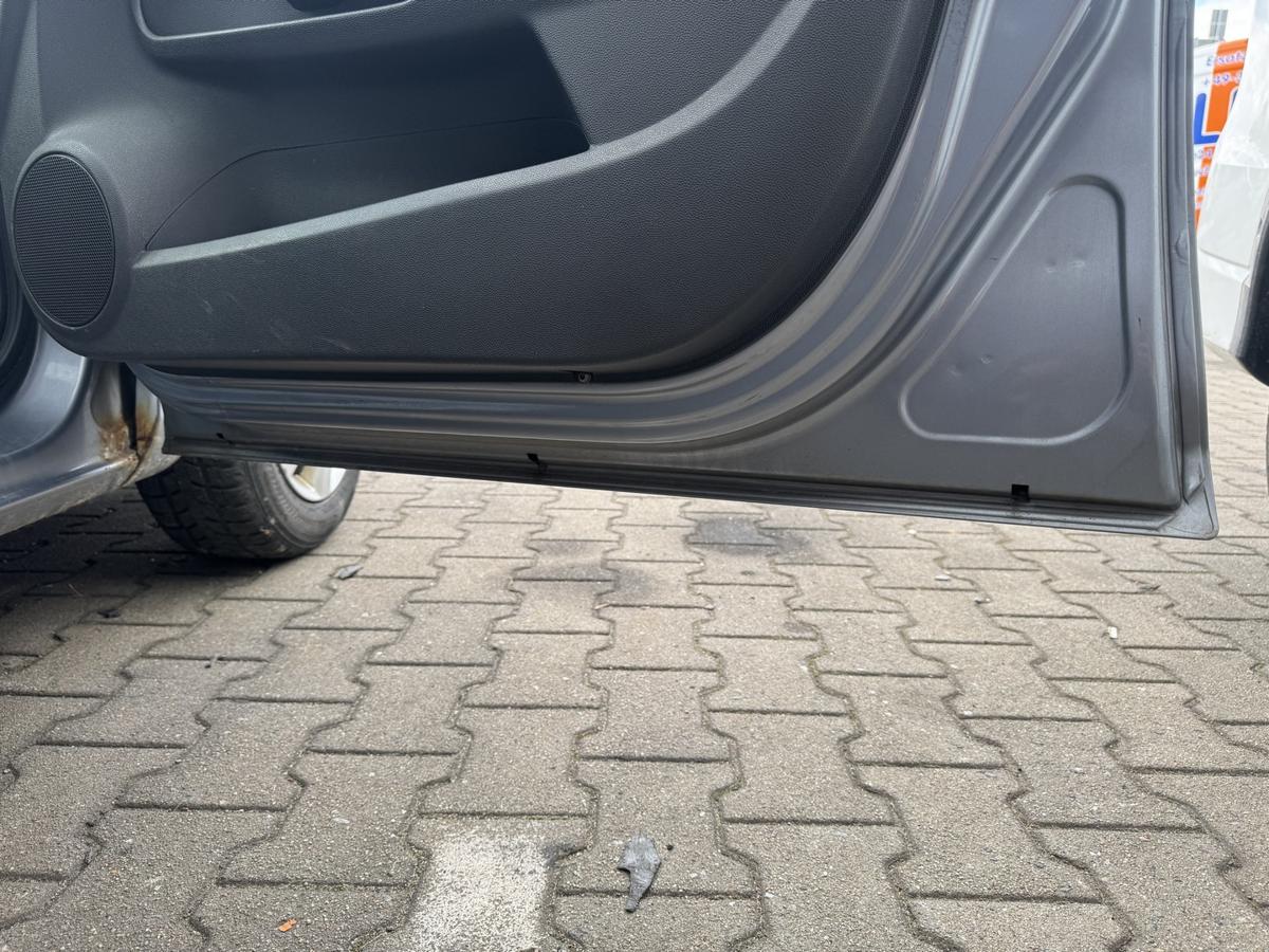 Opel Corsa D original T&uuml;r vorn rechts Z163 Lichtsilber 5-T&uuml;rer Rohbau Bj.2007